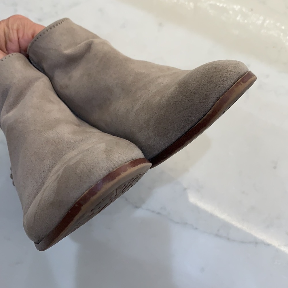 {Sam & Libby}Sz 7.5 Beige Faux Suede Booties - Picture 10 of 11